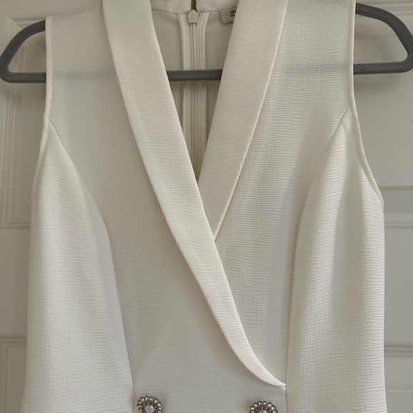 River Island white dress with ruffles and detailed buttons in size two - Picture 4 of 4